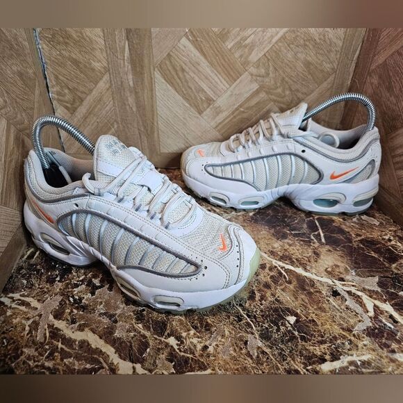 Nike women's Air Max Tail Wind white running training shoes size 7.5. - Picture 1 of 11